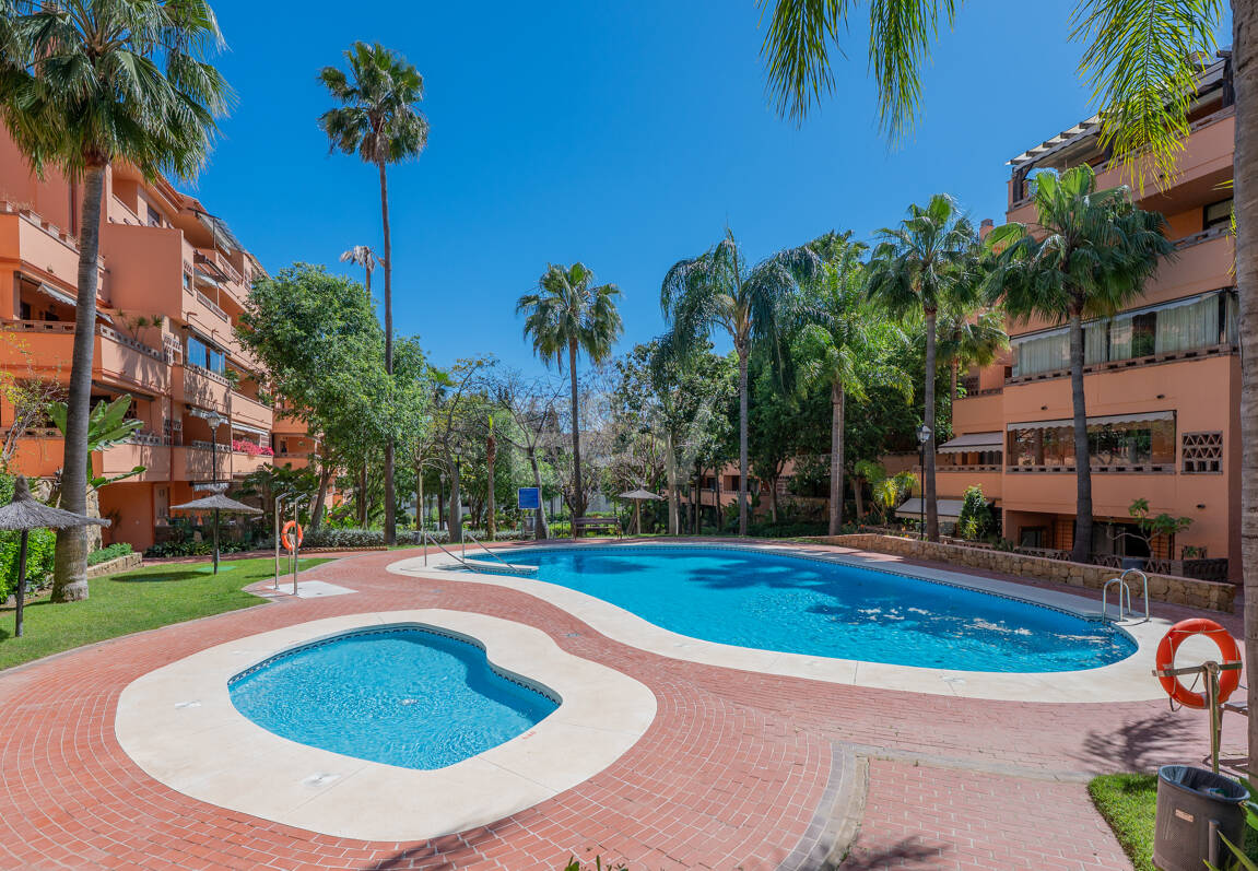 Exclusivo apartamento con terraza privada en Nagüeles