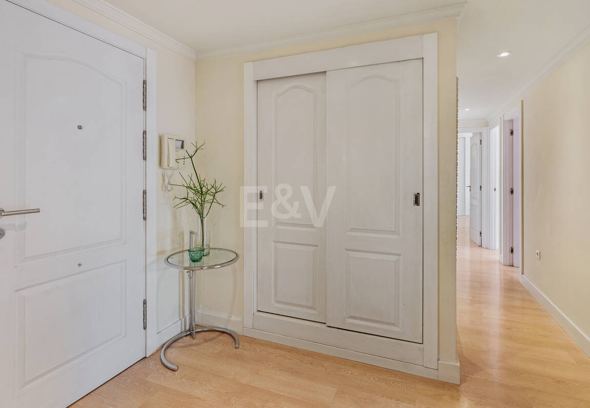Exclusivo apartamento con terraza privada en Nagüeles