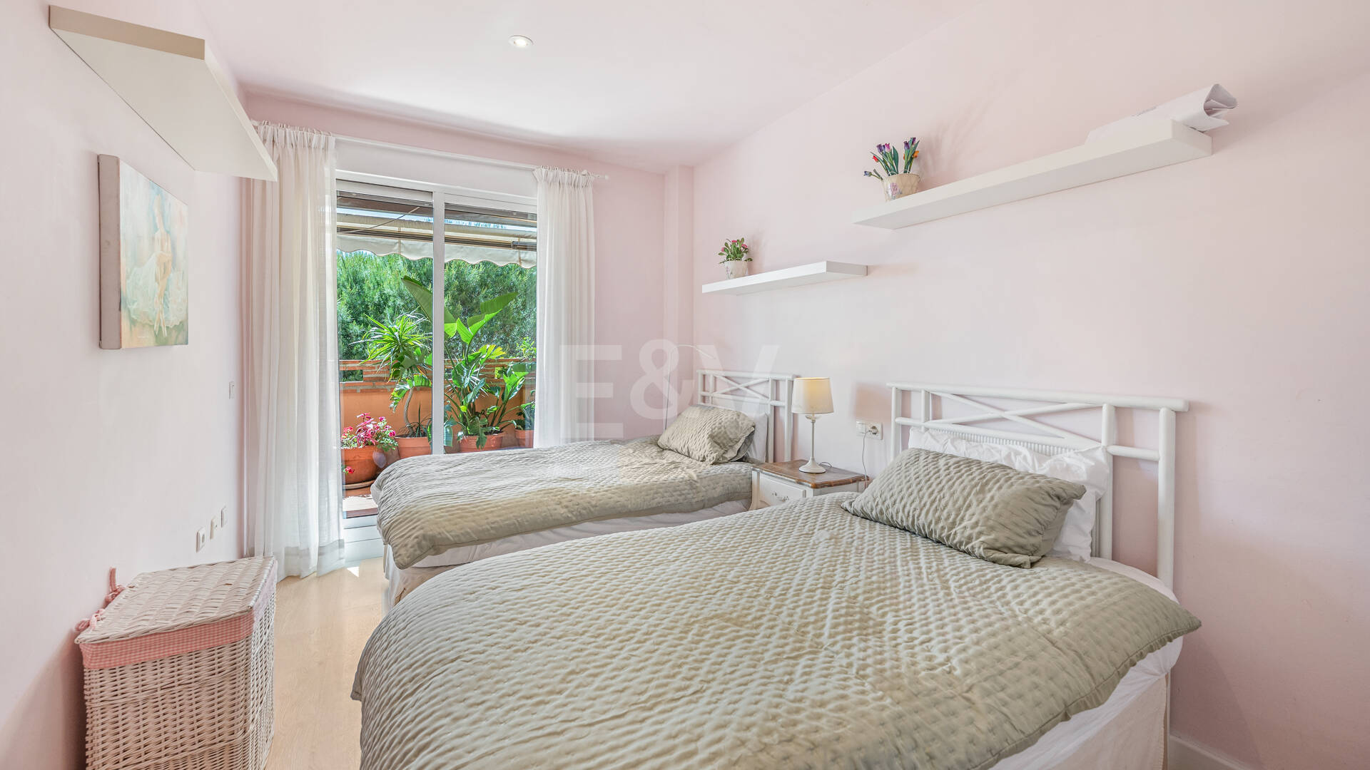 Exclusivo apartamento con terraza privada en Nagüeles