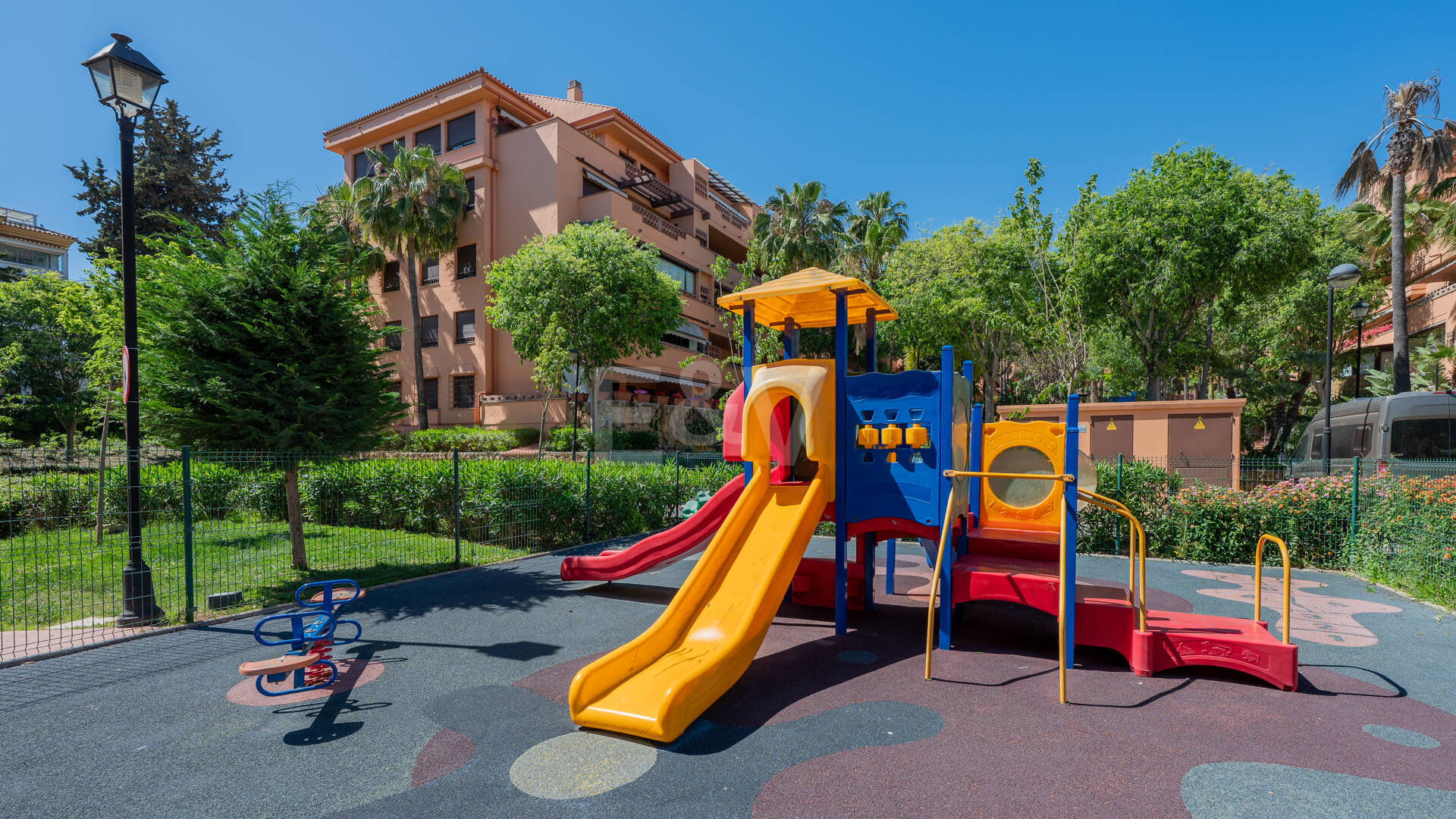 Exclusivo apartamento con terraza privada en Nagüeles