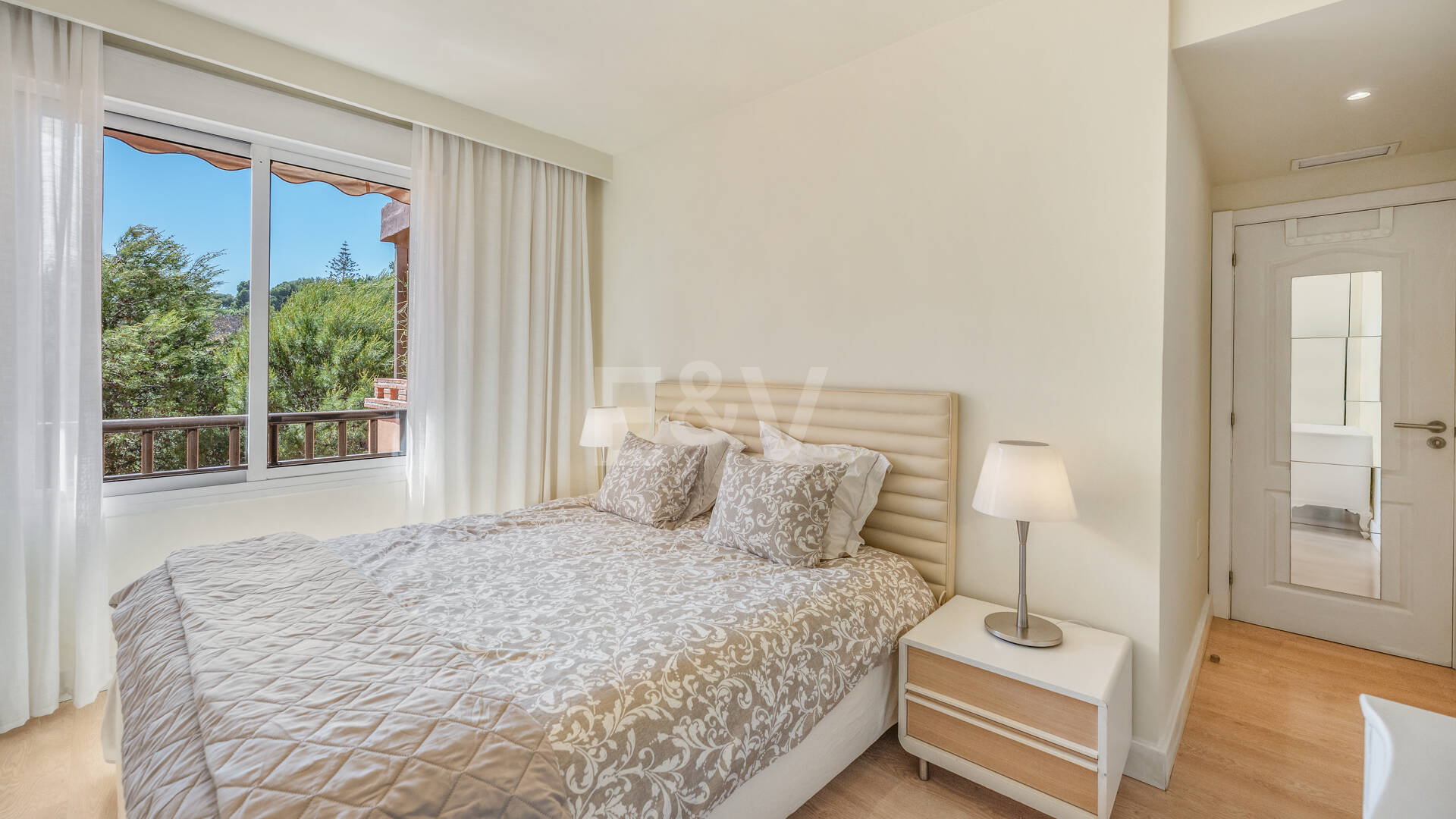 Exclusivo apartamento con terraza privada en Nagüeles