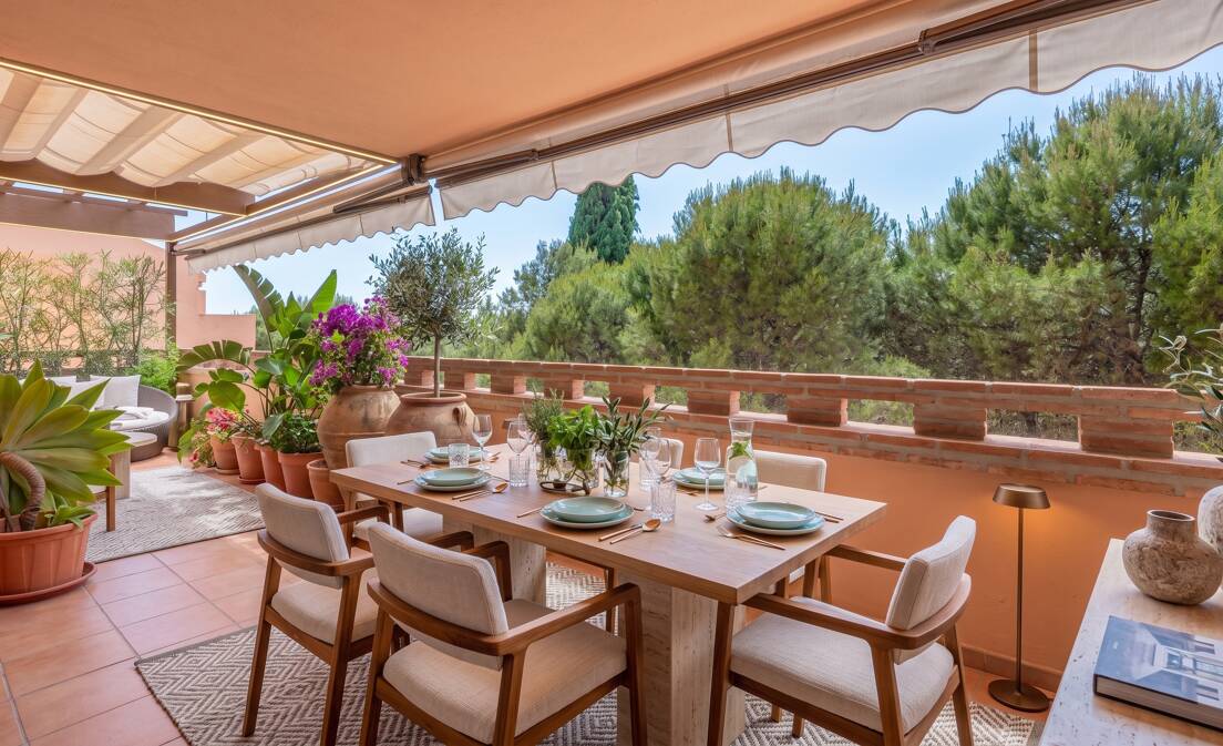 Situado en la prestigiosa urbanización cerrada Costa Nagüeles III, este elegante apartamento de tres dormitorios disfruta de una excelente ubicación...