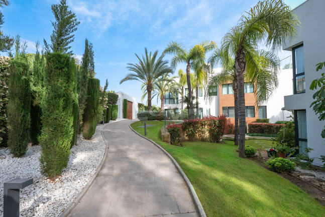 Luxury 5-Bedroom Ground Floor Duplex in Sierra Blanca, Golden Mile | Mid & Long-Term Rental