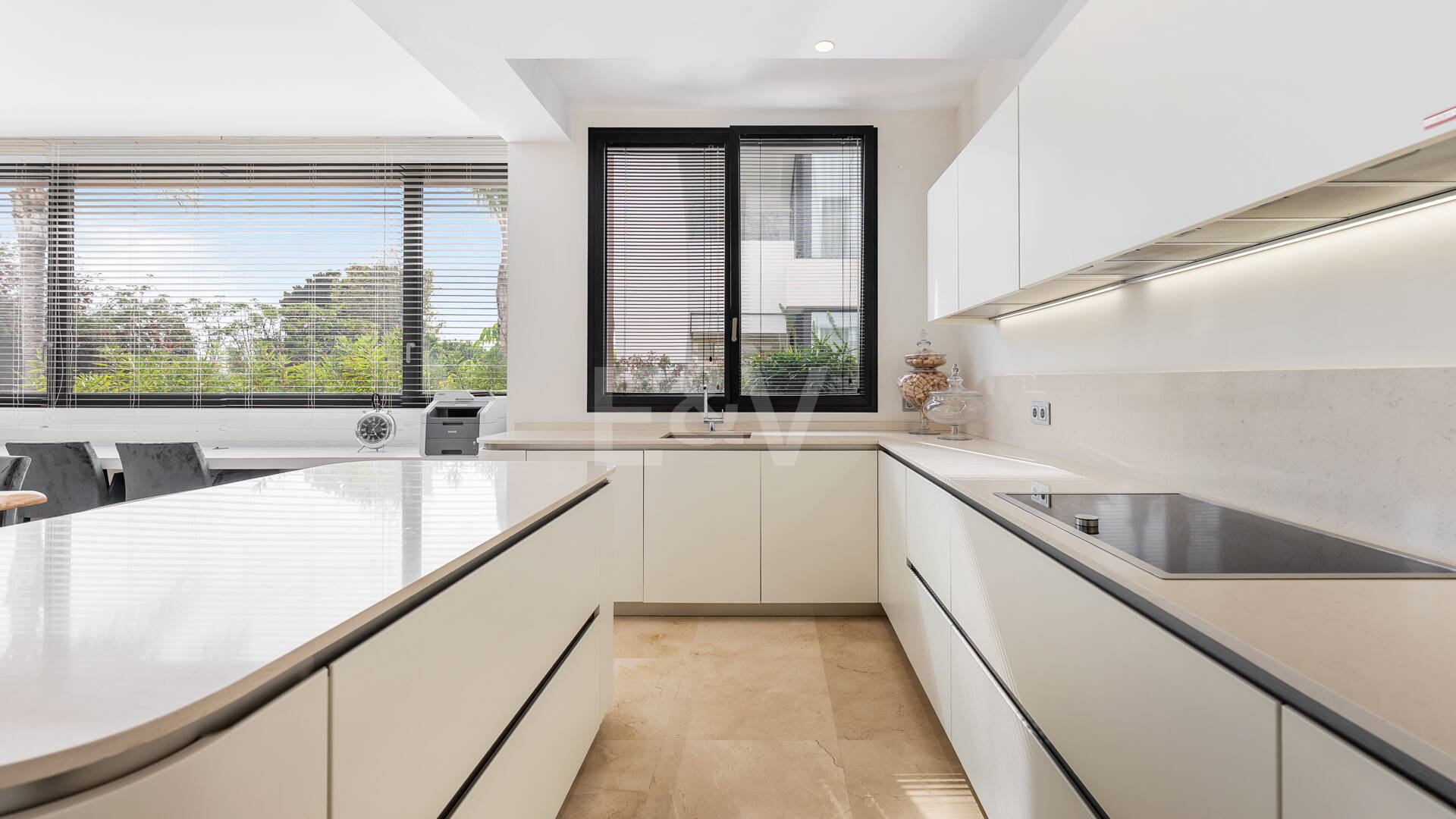 Luxury 5-Bedroom Ground Floor Duplex in Sierra Blanca, Golden Mile | Mid & Long-Term Rental