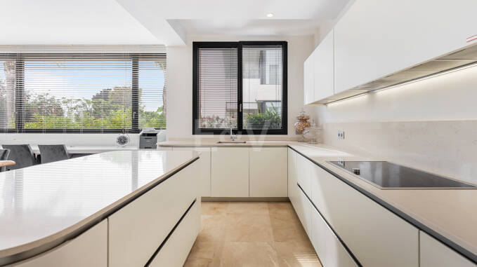 Luxuriöse 5-Zimmer-Maisonette im Erdgeschoss in Sierra Blanca, Goldene Meile | Mittel- u. Langzeitmiete