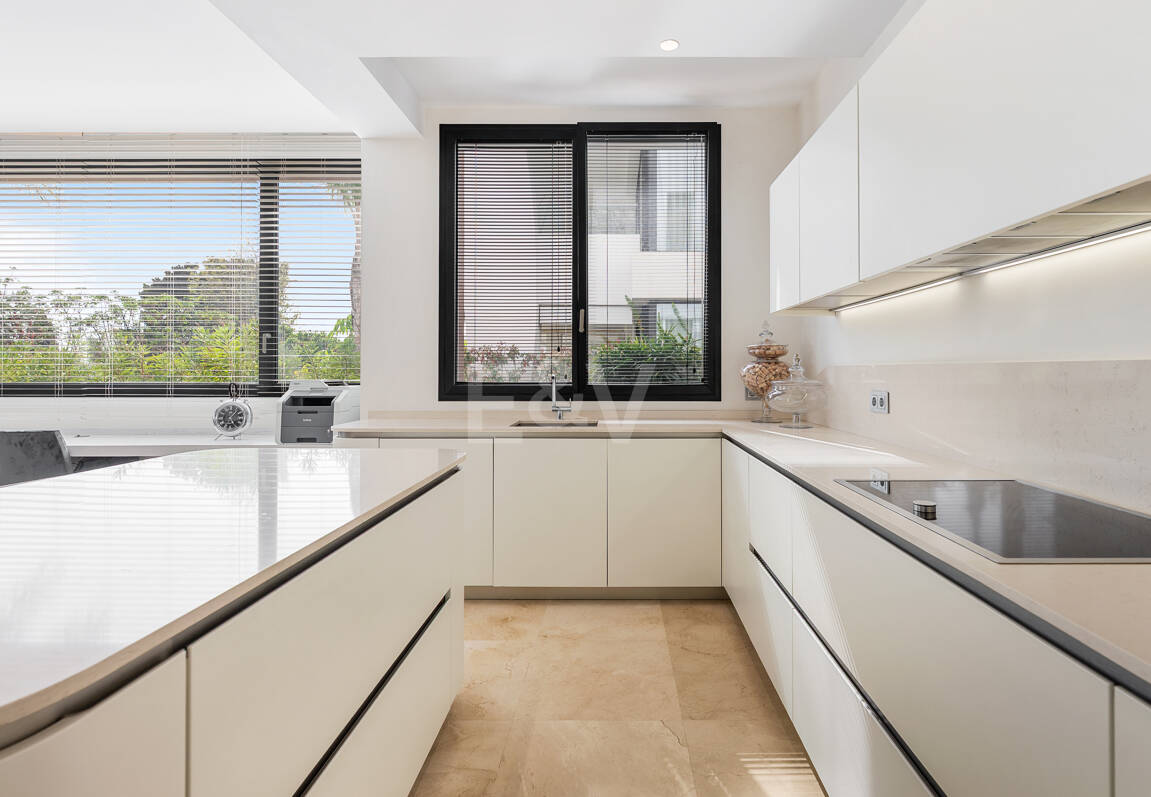 Luxury 5-Bedroom Ground Floor Duplex in Sierra Blanca, Golden Mile | Mid & Long-Term Rental