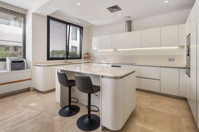 Luxury 5-Bedroom Ground Floor Duplex in Sierra Blanca, Golden Mile | Mid & Long-Term Rental