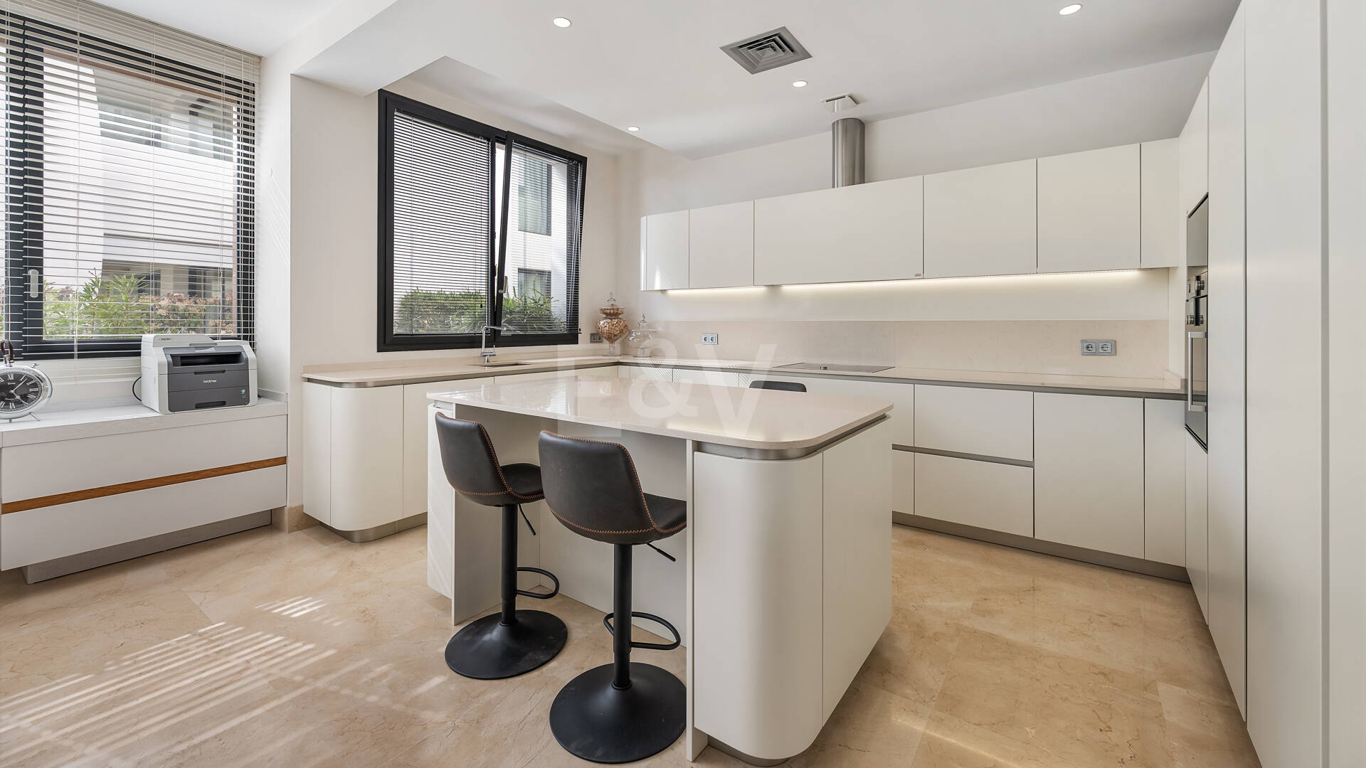 Luxury 5-Bedroom Ground Floor Duplex in Sierra Blanca, Golden Mile | Mid & Long-Term Rental