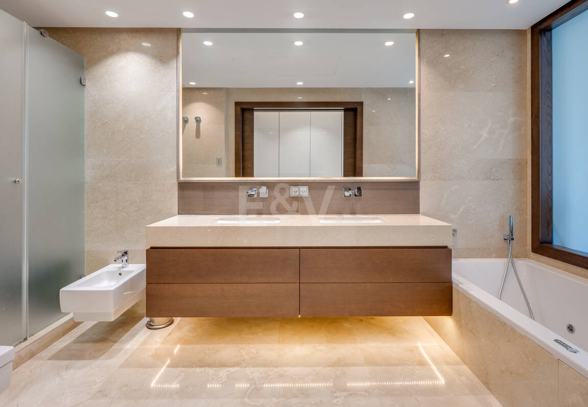 Luxury 5-Bedroom Ground Floor Duplex in Sierra Blanca, Golden Mile | Mid & Long-Term Rental