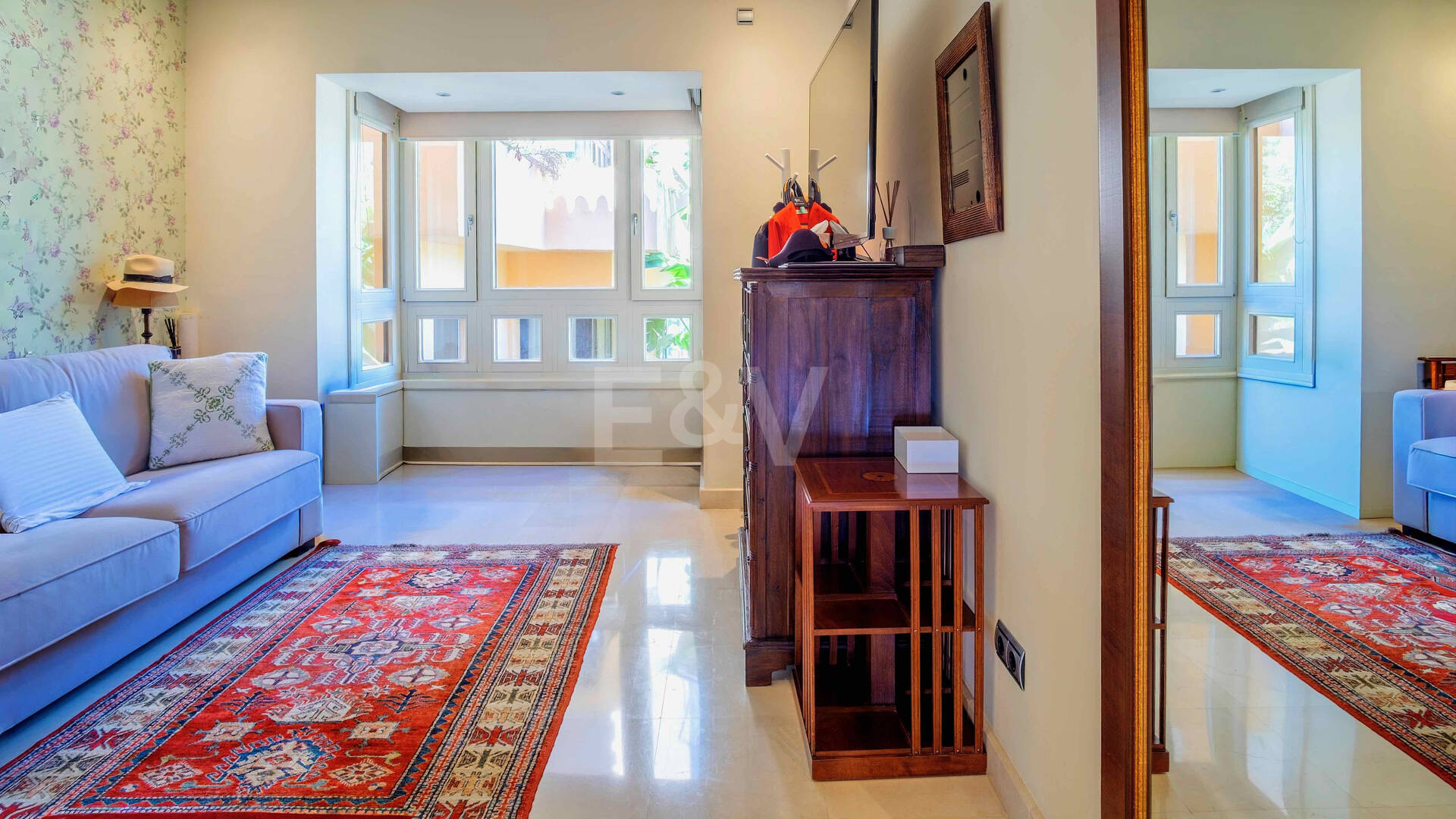 Elegante apartamento orientado al sur con vistas panorámicas al mar en Mansion Club