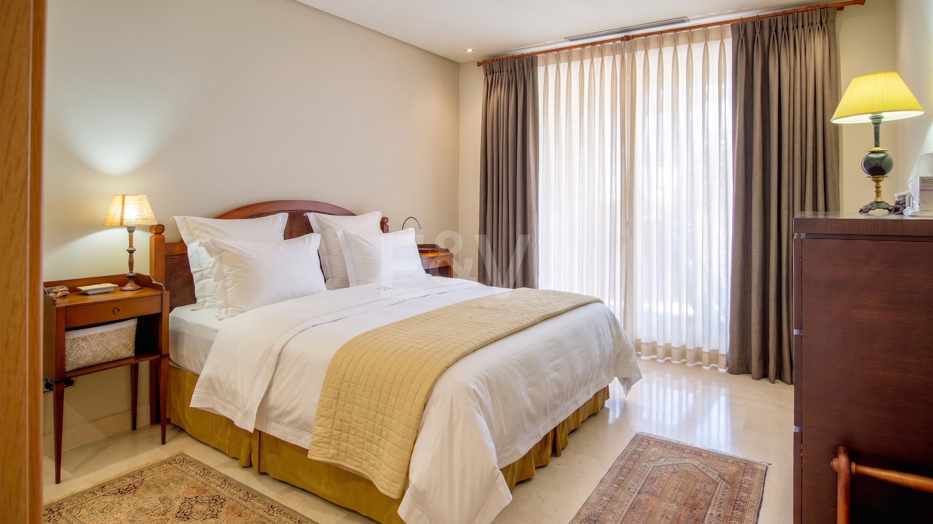 Elegante apartamento orientado al sur con vistas panorámicas al mar en Mansion Club