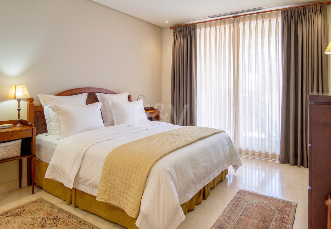 Elegante apartamento orientado al sur con vistas panorámicas al mar en Mansion Club