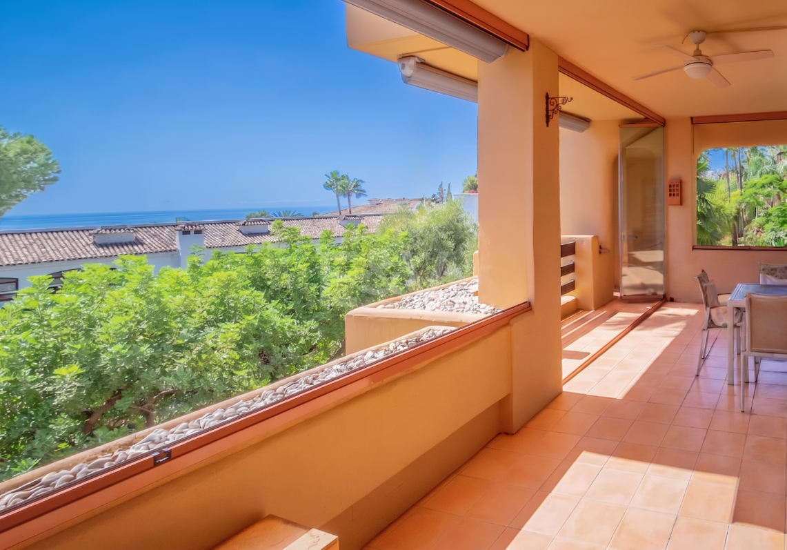 Elegant South-Facing Apartment with Panoramic Sea Views in Mansion Club