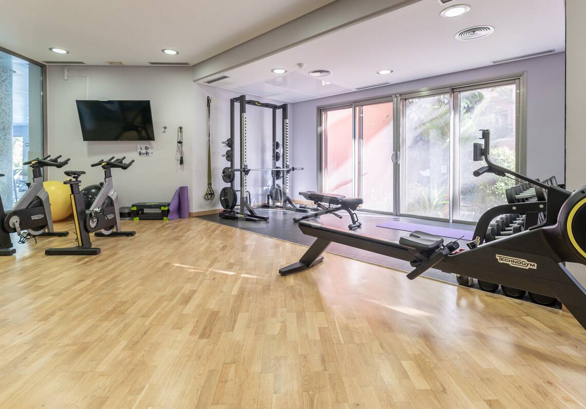 Elegant South-Facing Apartment with Panoramic Sea Views in Mansion Club