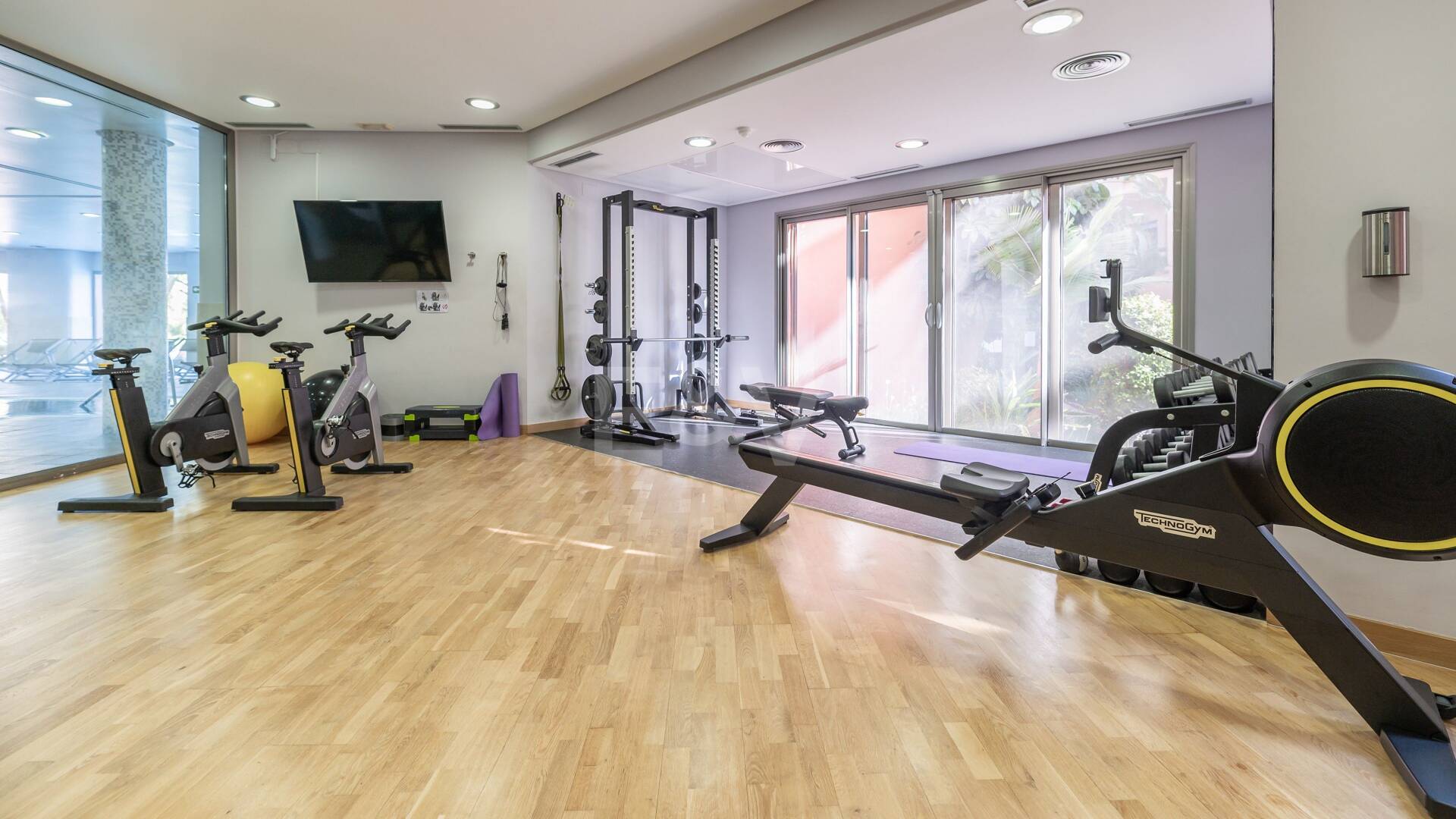 Elegante apartamento orientado al sur con vistas panorámicas al mar en Mansion Club