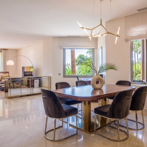 Elegante apartamento orientado al sur con vistas panorámicas al mar en Mansion Club