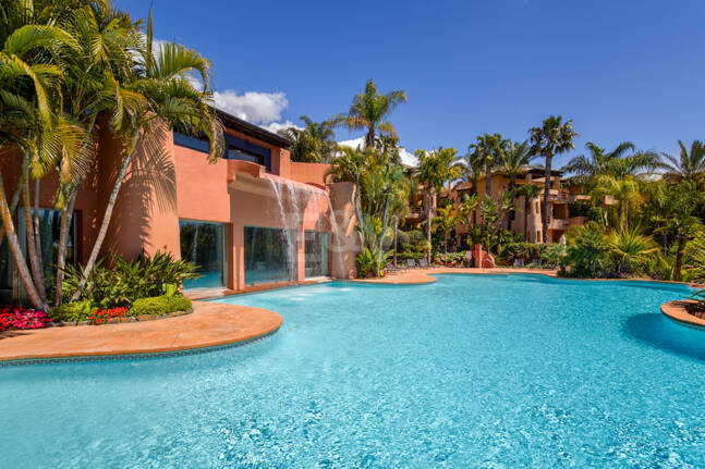 Elegante apartamento orientado al sur con vistas panorámicas al mar en Mansion Club