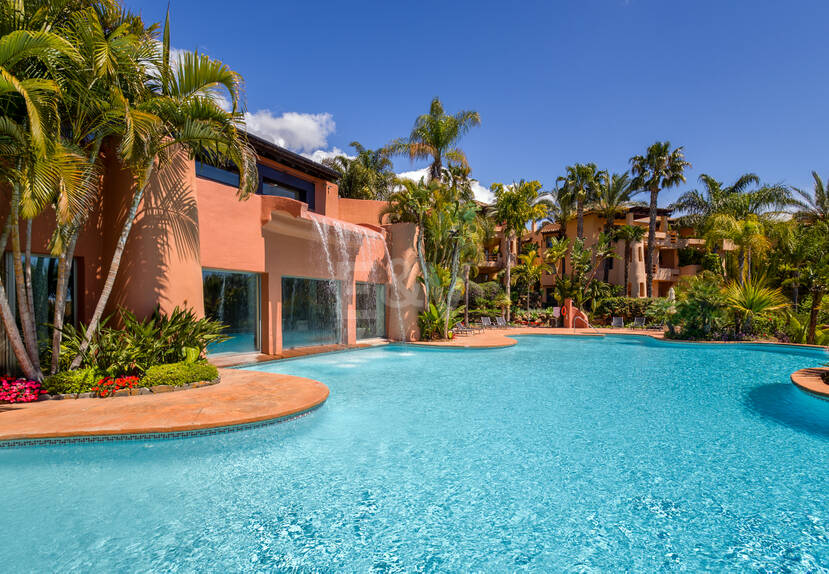 Elegante apartamento orientado al sur con vistas panorámicas al mar en Mansion Club