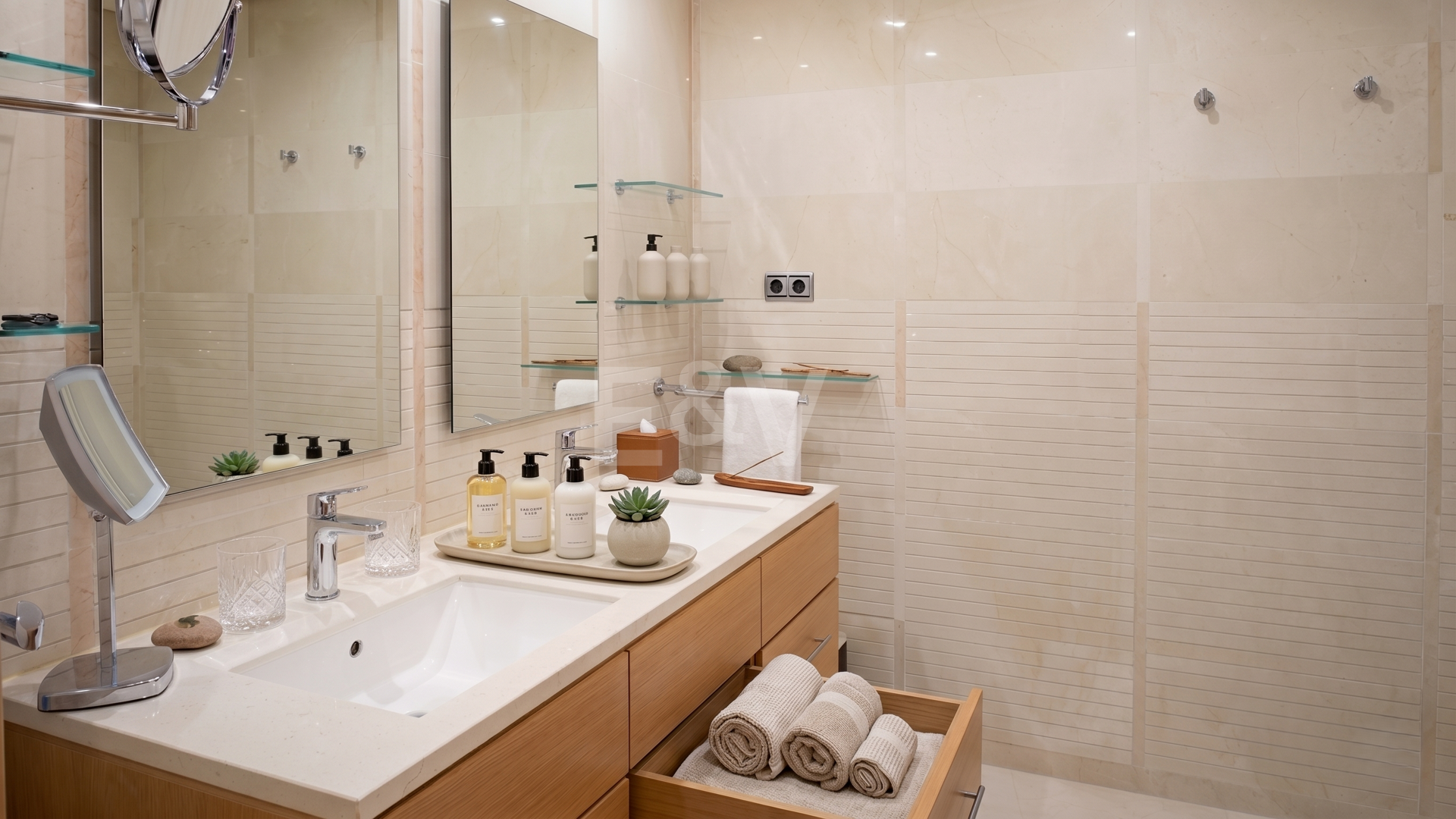 Elegante apartamento orientado al sur con vistas panorámicas al mar en Mansion Club