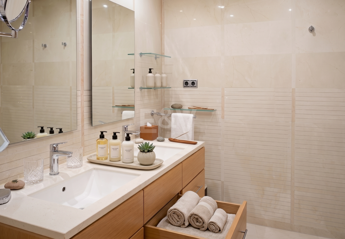 Elegante apartamento orientado al sur con vistas panorámicas al mar en Mansion Club