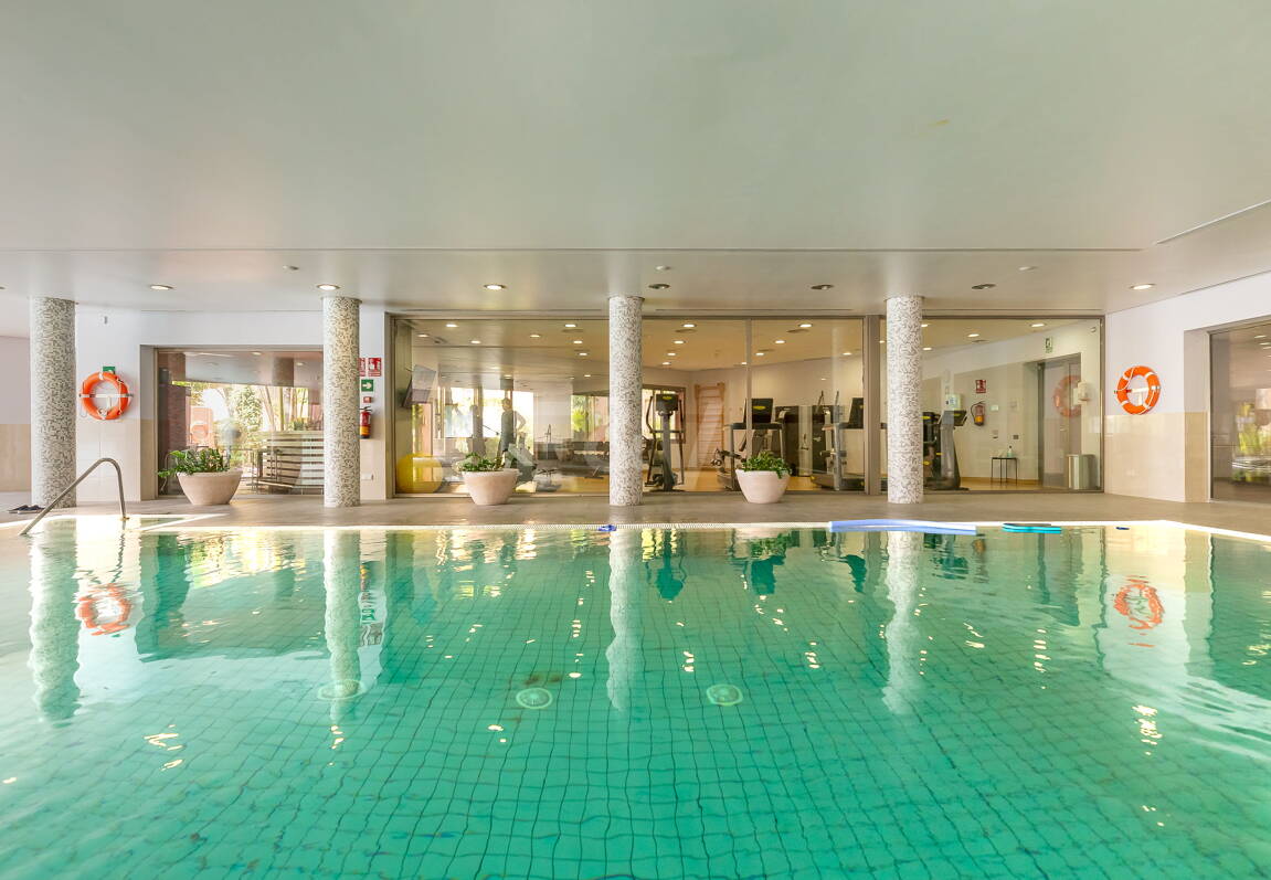 Elegante apartamento orientado al sur con vistas panorámicas al mar en Mansion Club