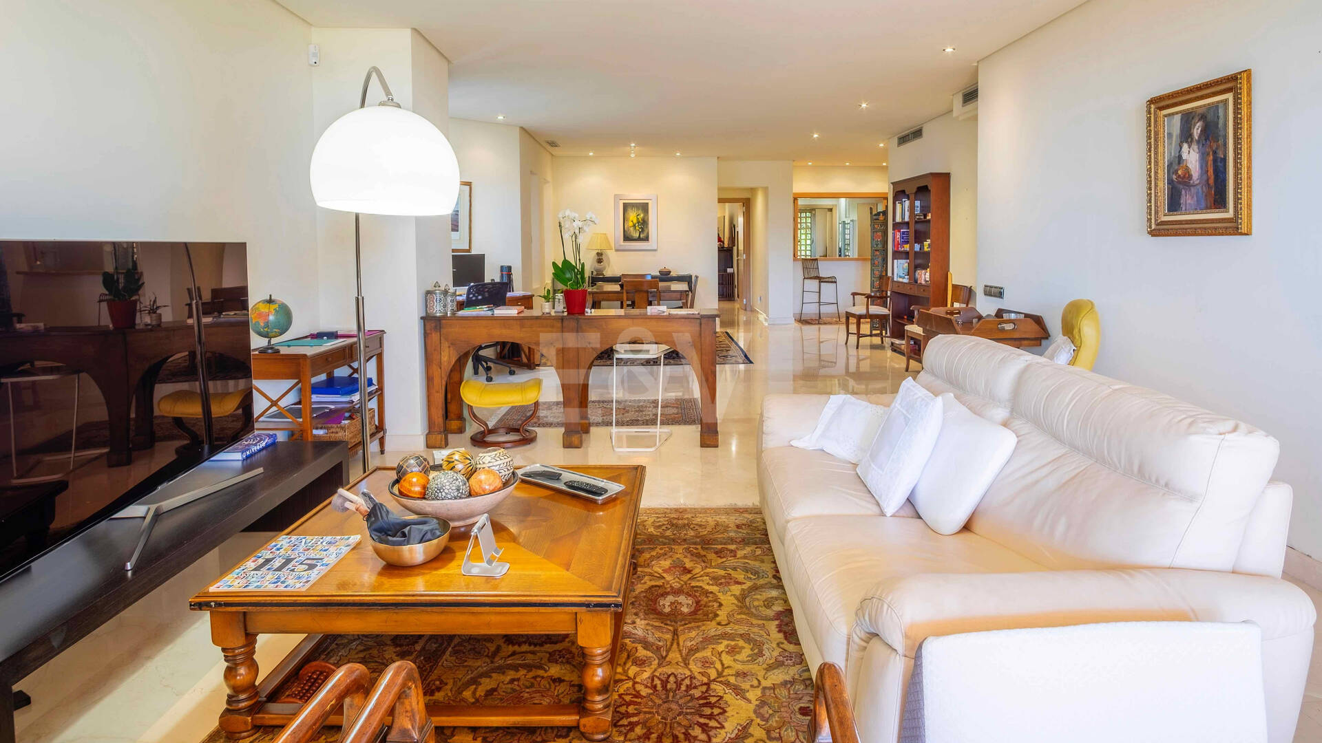 Elegante apartamento orientado al sur con vistas panorámicas al mar en Mansion Club