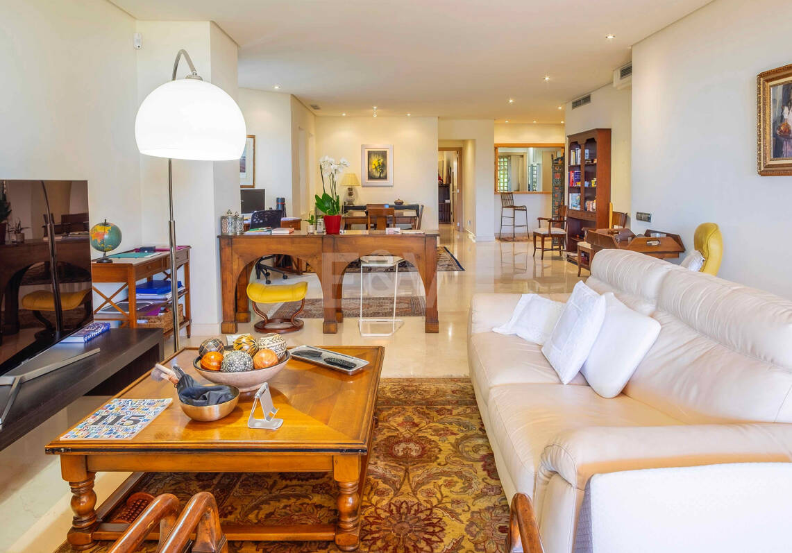 Elegant South-Facing Apartment with Panoramic Sea Views in Mansion Club