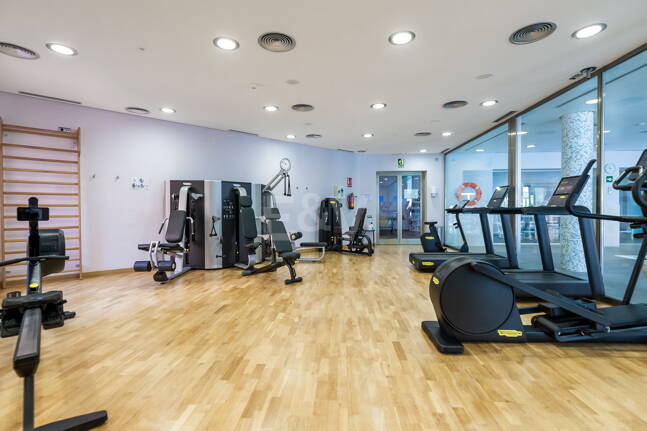 Elegante apartamento orientado al sur con vistas panorámicas al mar en Mansion Club