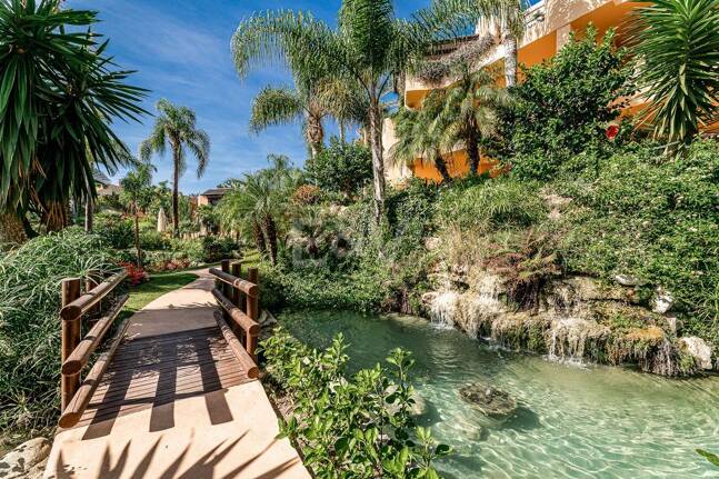 Elegante apartamento orientado al sur con vistas panorámicas al mar en Mansion Club