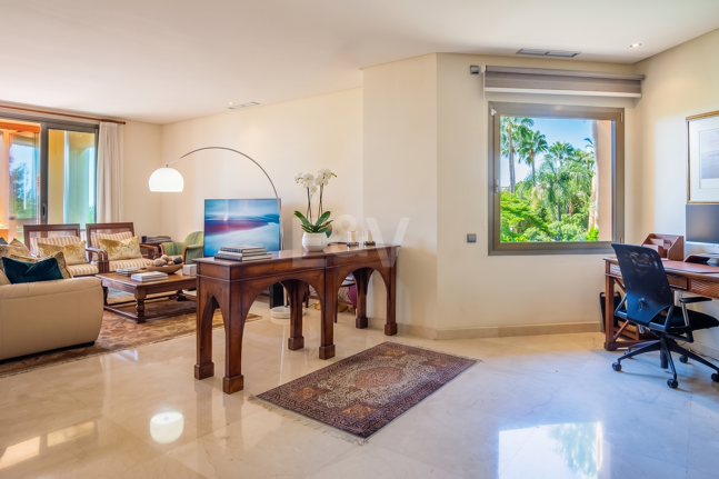 Elegante apartamento orientado al sur con vistas panorámicas al mar en Mansion Club