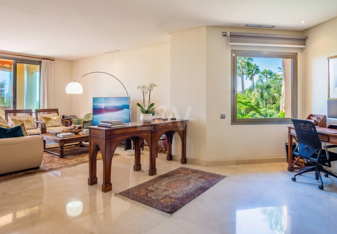 Elegante apartamento orientado al sur con vistas panorámicas al mar en Mansion Club