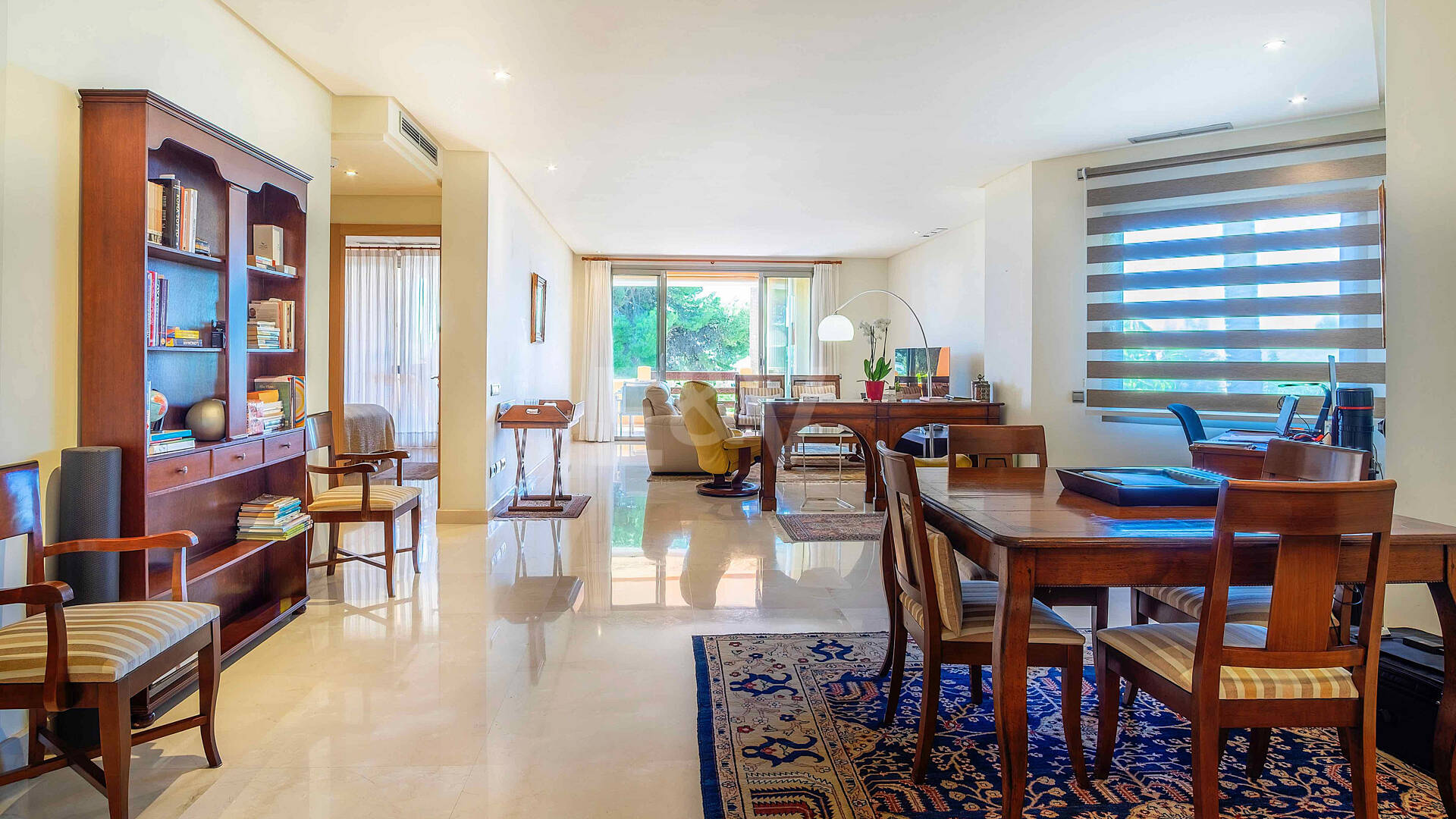 Elegante apartamento orientado al sur con vistas panorámicas al mar en Mansion Club