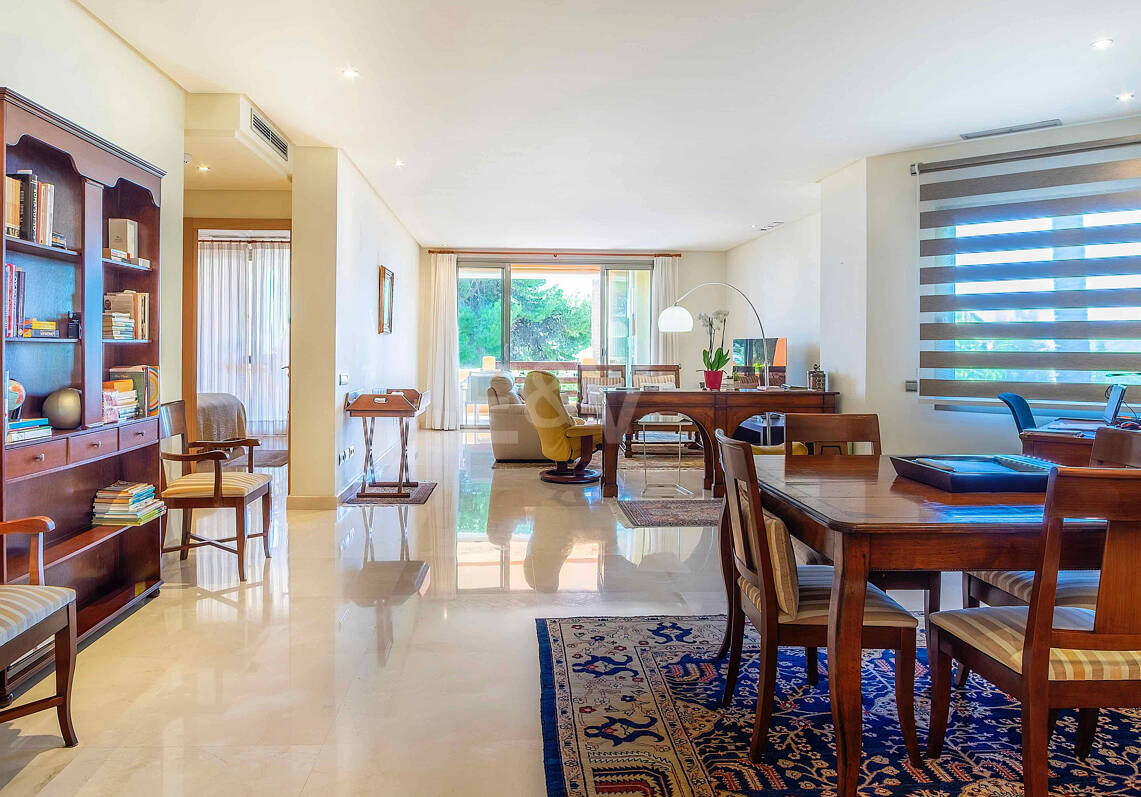 Elegant South-Facing Apartment with Panoramic Sea Views in Mansion Club