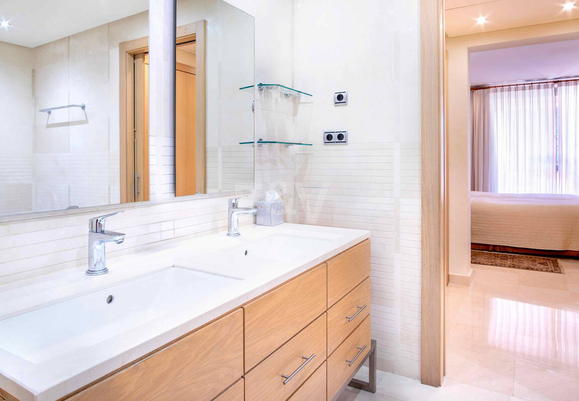 Elegante apartamento orientado al sur con vistas panorámicas al mar en Mansion Club