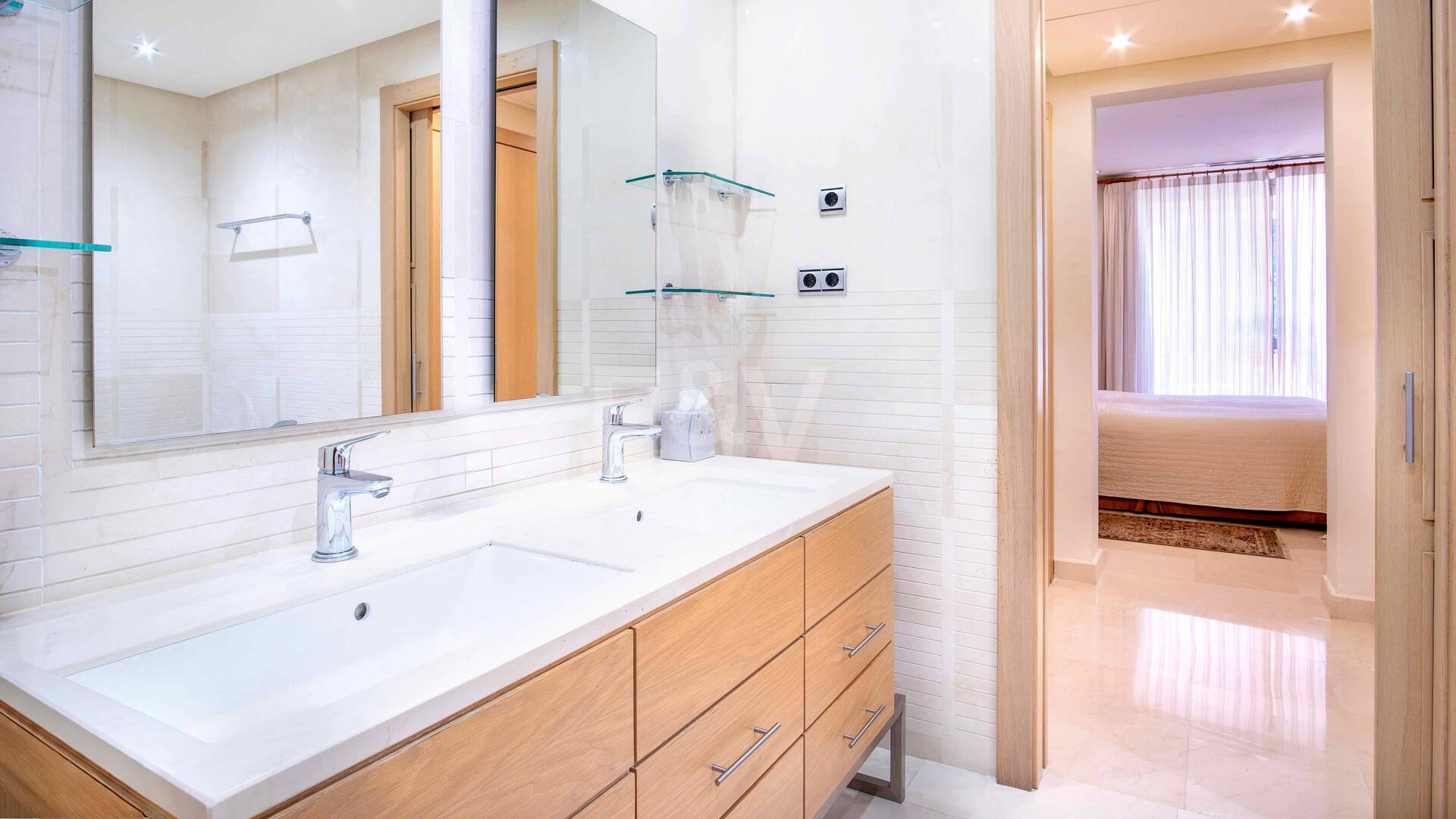 Elegante apartamento orientado al sur con vistas panorámicas al mar en Mansion Club