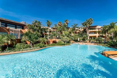 Elegante apartamento orientado al sur con vistas panorámicas al mar en Mansion Club