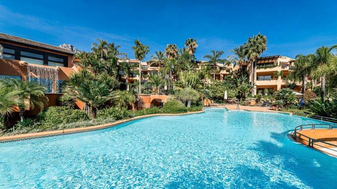 Elegante apartamento orientado al sur con vistas panorámicas al mar en Mansion Club