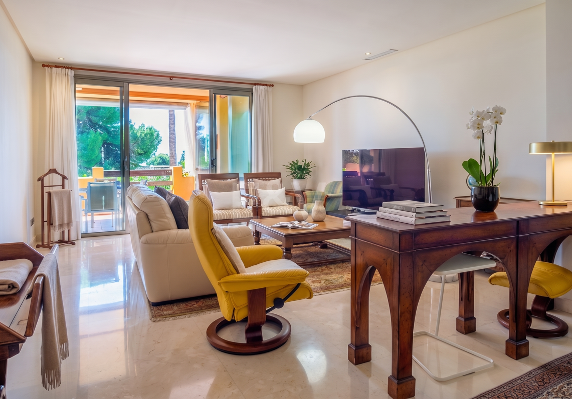 Elegant South-Facing Apartment with Panoramic Sea Views in Mansion Club