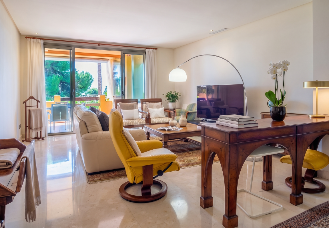 Elegante apartamento orientado al sur con vistas panorámicas al mar en Mansion Club