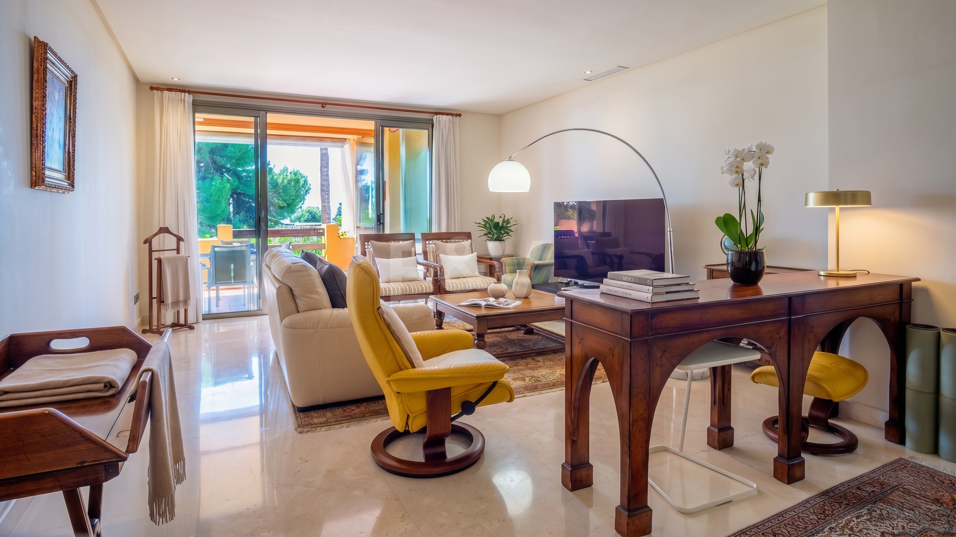 Elegante apartamento orientado al sur con vistas panorámicas al mar en Mansion Club