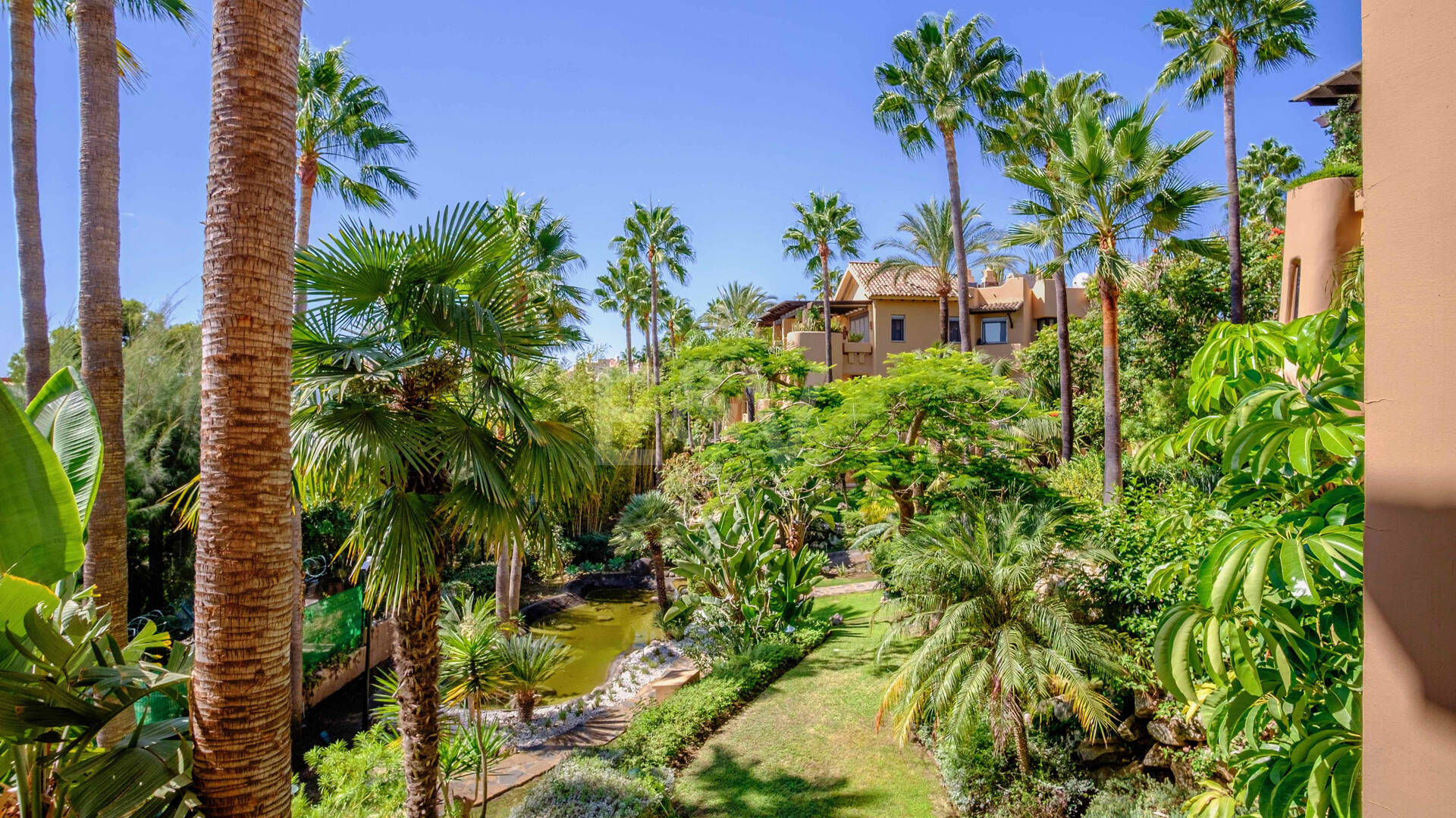 Elegante apartamento orientado al sur con vistas panorámicas al mar en Mansion Club