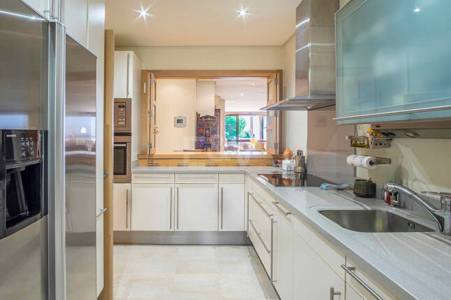 Elegante apartamento orientado al sur con vistas panorámicas al mar en Mansion Club