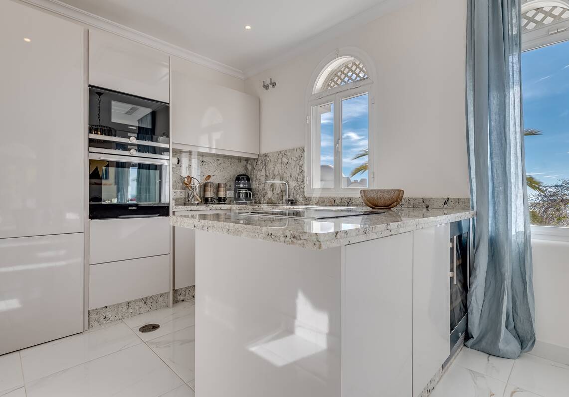 Exklusive 2-Zimmer-Wohnung mit privatem beheiztem Pool & Panoramablick – Goldene Meile Marbella.