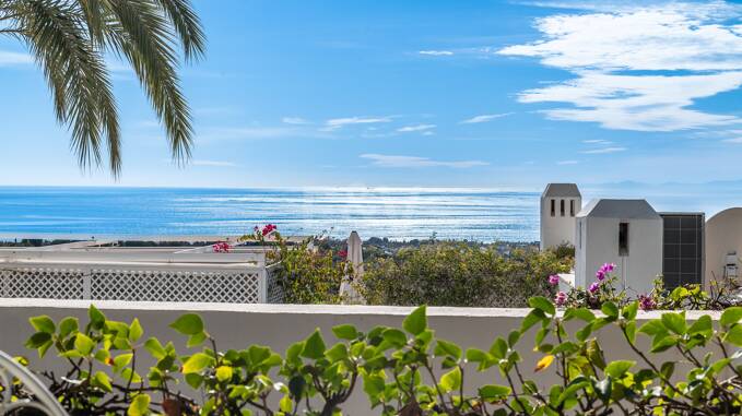 Exclusive 2-Bedroom Apartment with Private Heated Pool & Panoramic Views – Marbella Golden Mile.