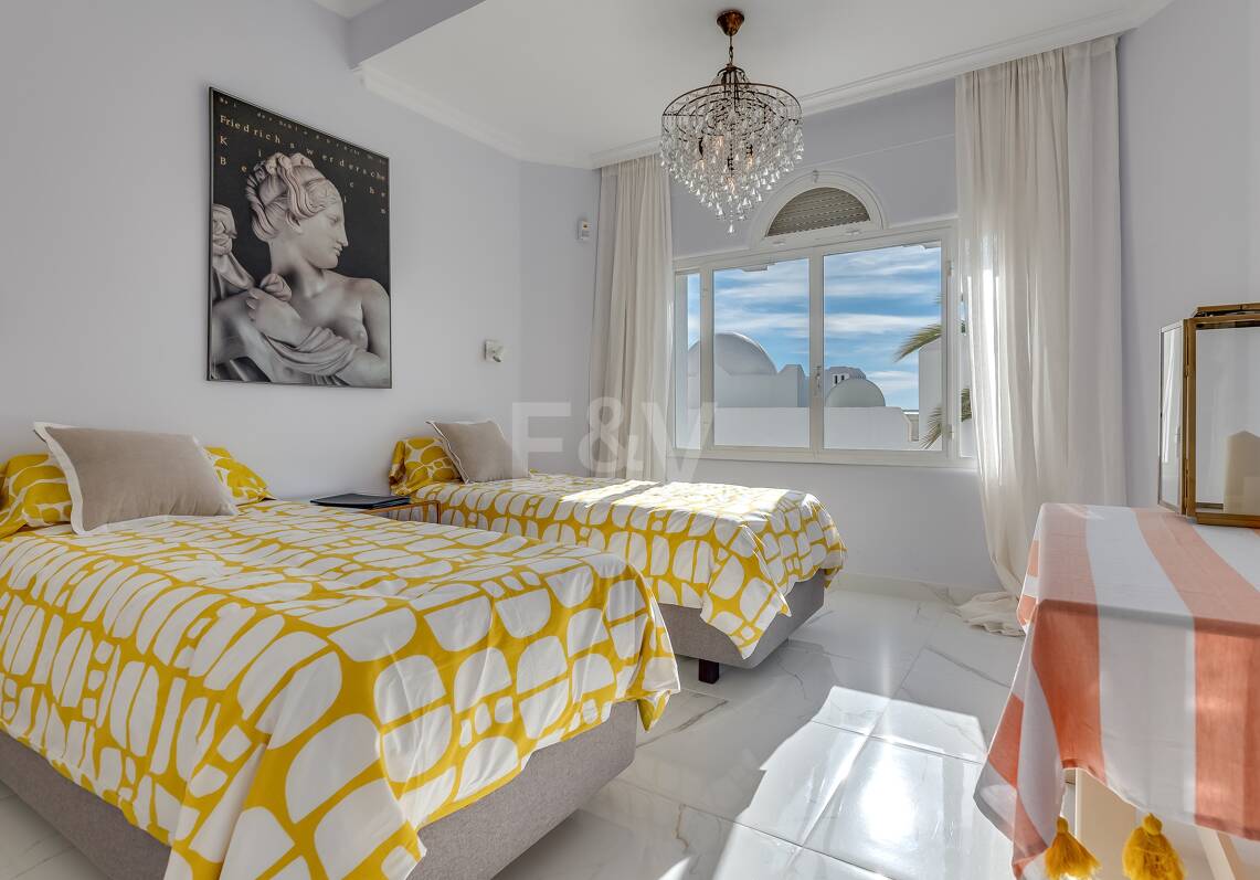 Exklusive 2-Zimmer-Wohnung mit privatem beheiztem Pool & Panoramablick – Goldene Meile Marbella.