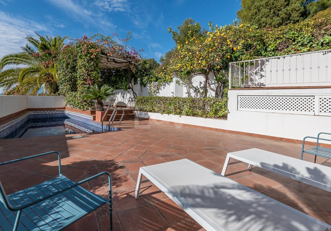Exklusive 2-Zimmer-Wohnung mit privatem beheiztem Pool & Panoramablick – Goldene Meile Marbella.