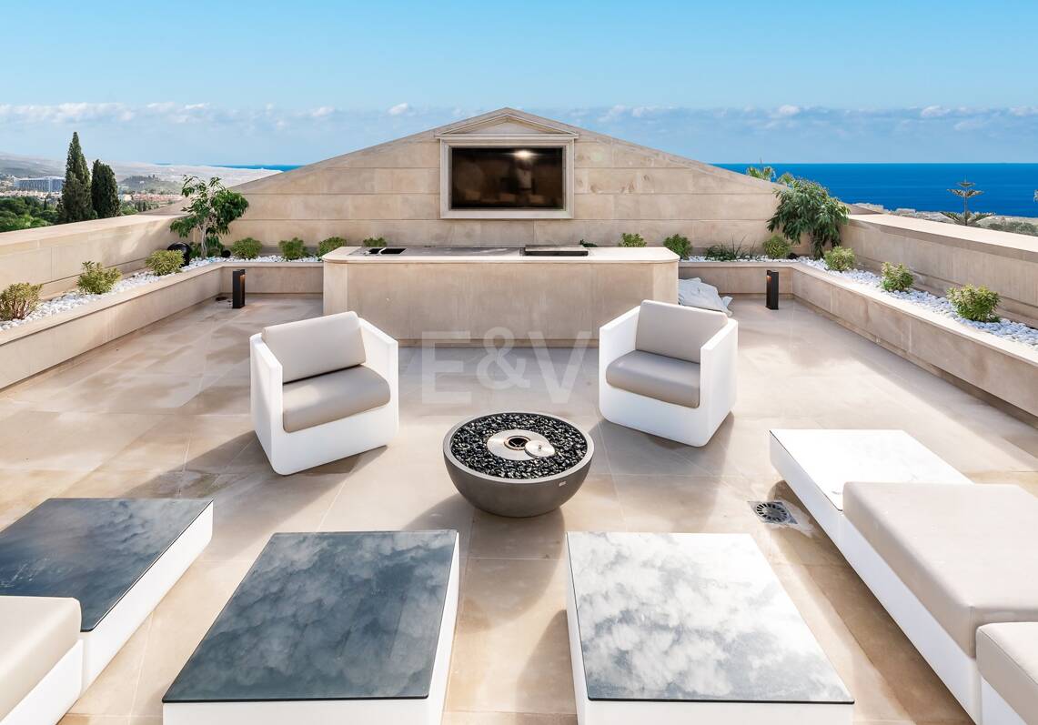 Grand Residence with panoramic sea views in Sierra Blanca