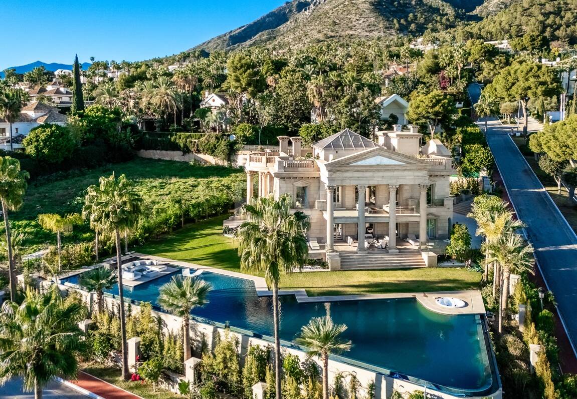 Mansión neoclásica con un toque moderno