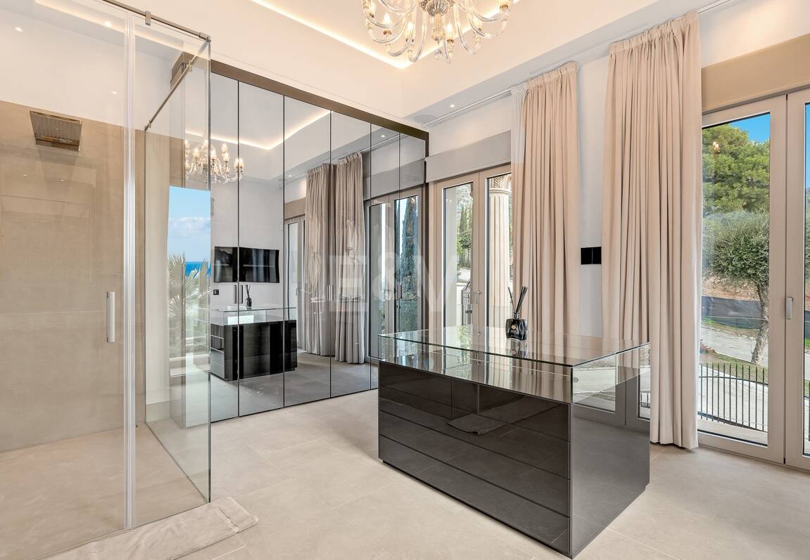 Mansión neoclásica con un toque moderno