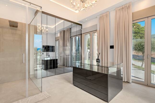 Mansión neoclásica con un toque moderno